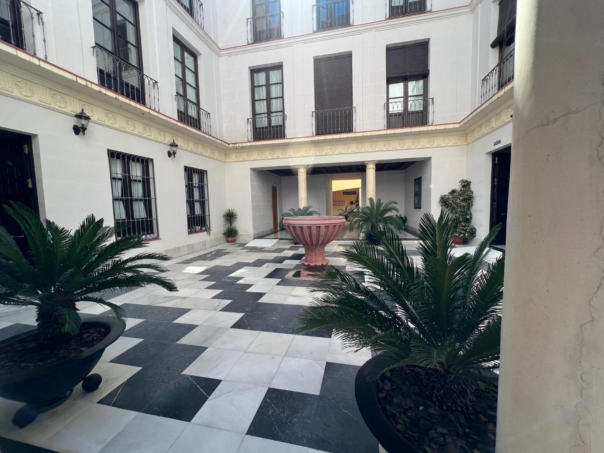 Palacio De Vibora Parking Gratis * Lucena